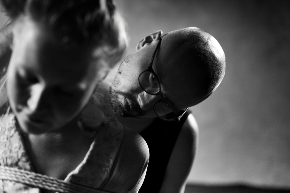 Power Workshop Andy Buru Porträt Andy Buru in Schwarz-Weiß während des Power Workshops