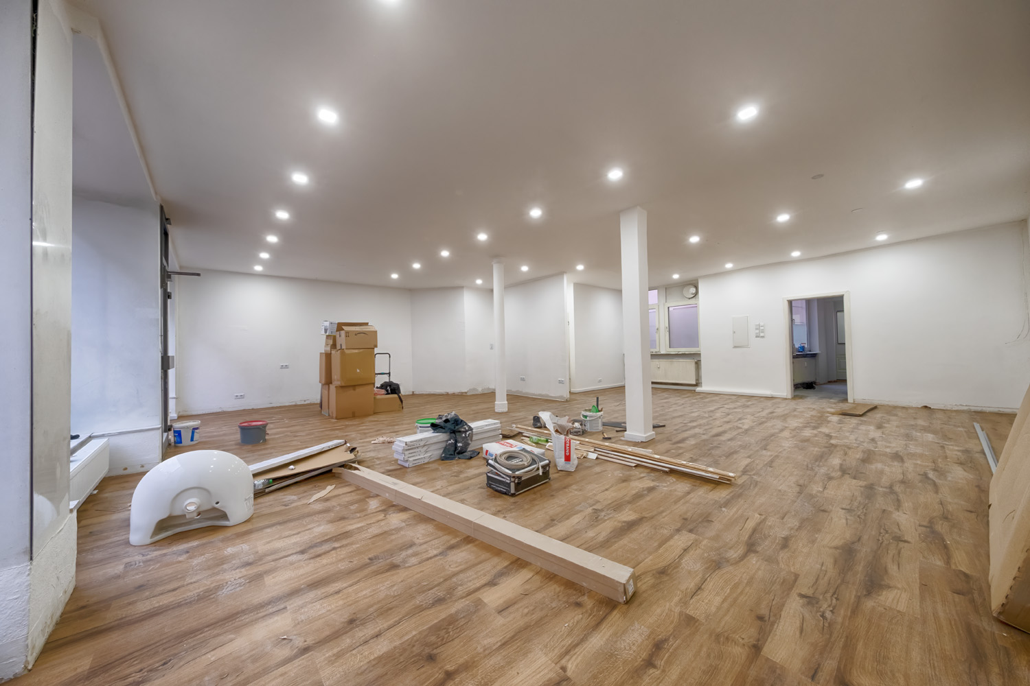 Refugium Aschaffenburg Workshopraum Chaos 3 web Foto von der Workshop Location Refugium Aschaffenburg vor der Umgestaltung mit Bauschutt