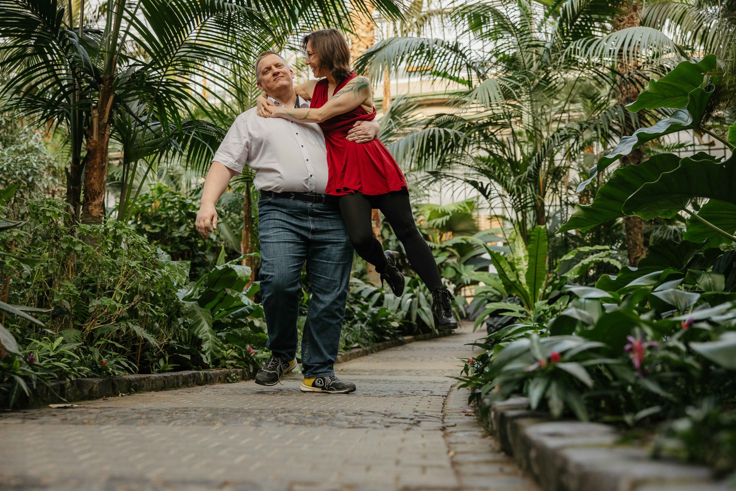 Sir Chris trägt Jay Stark im Palmengarten